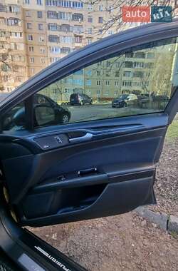 Седан Ford Fusion 2015 в 