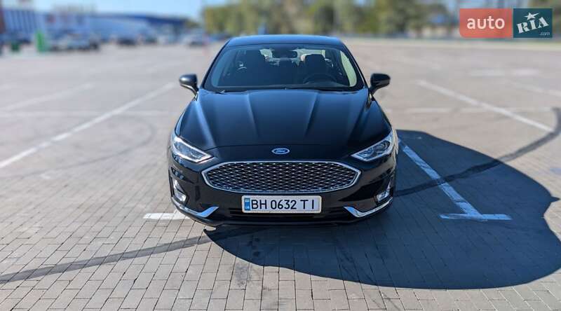 Седан Ford Fusion 2019 в 