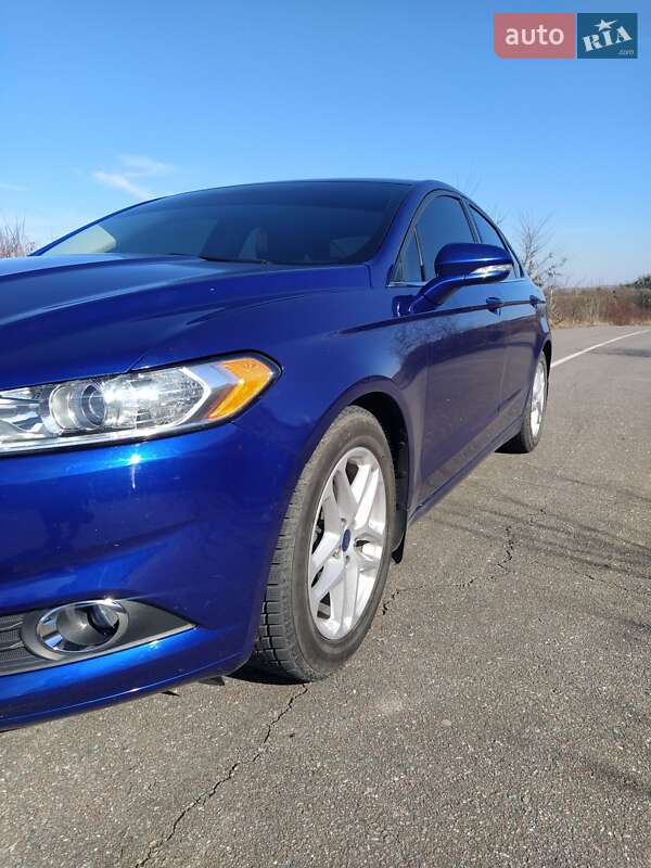 Седан Ford Fusion 2015 в Буске