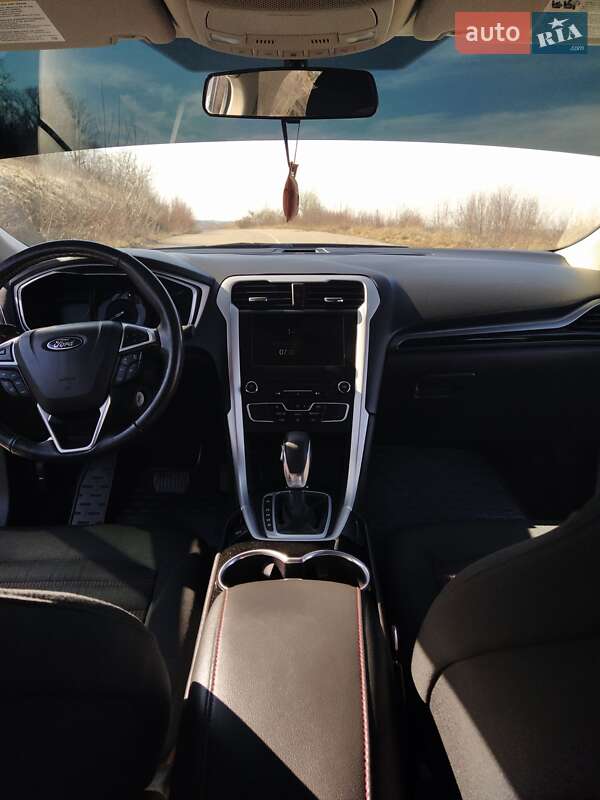 Седан Ford Fusion 2015 в Буске
