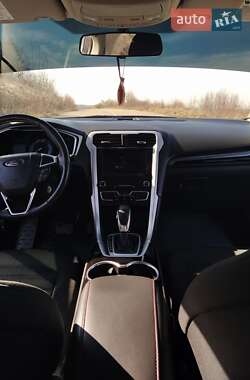 Седан Ford Fusion 2015 в 