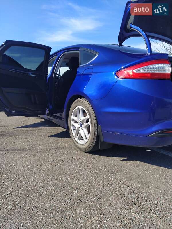 Седан Ford Fusion 2015 в Буске