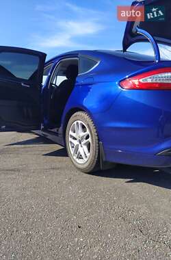 Седан Ford Fusion 2015 в 