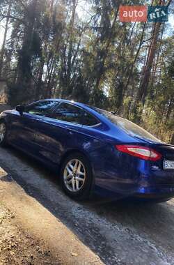 Седан Ford Fusion 2015 в 