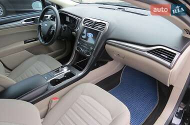 Седан Ford Fusion 2019 в 