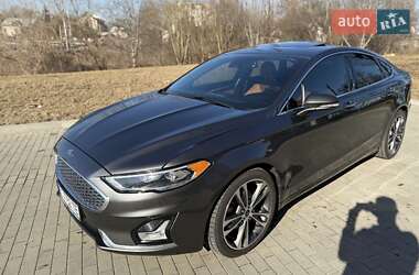 Седан Ford Fusion 2019 в Львові