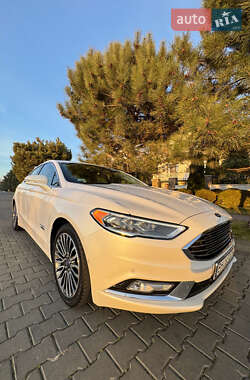 Седан Ford Fusion 2016 в 