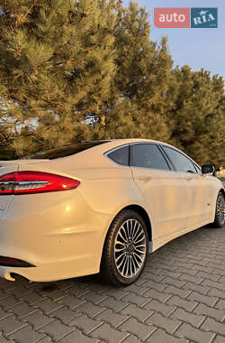 Седан Ford Fusion 2016 в 
