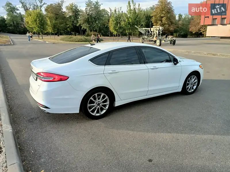 Седан Ford Fusion 2017 в 