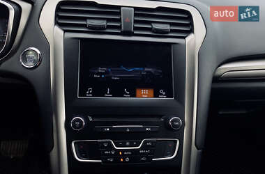 Седан Ford Fusion 2017 в 