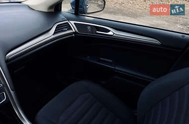 Седан Ford Fusion 2017 в 