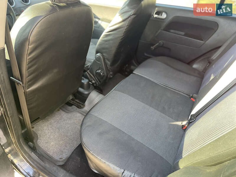 Хэтчбек Ford Fusion 2008 в Новом Буге
