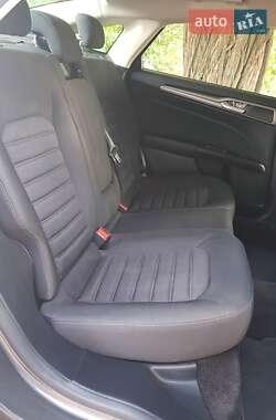 Седан Ford Fusion 2017 в 