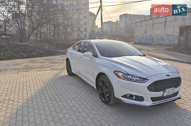 Седан Ford Fusion 2015 в Черновцах