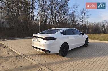 Седан Ford Fusion 2015 в Черновцах