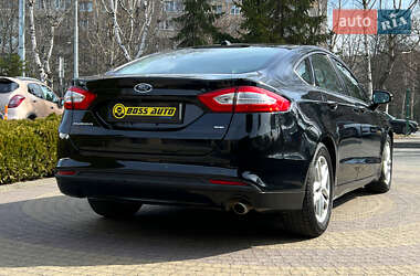 Седан Ford Fusion 2015 в 