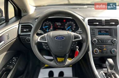 Седан Ford Fusion 2015 в 