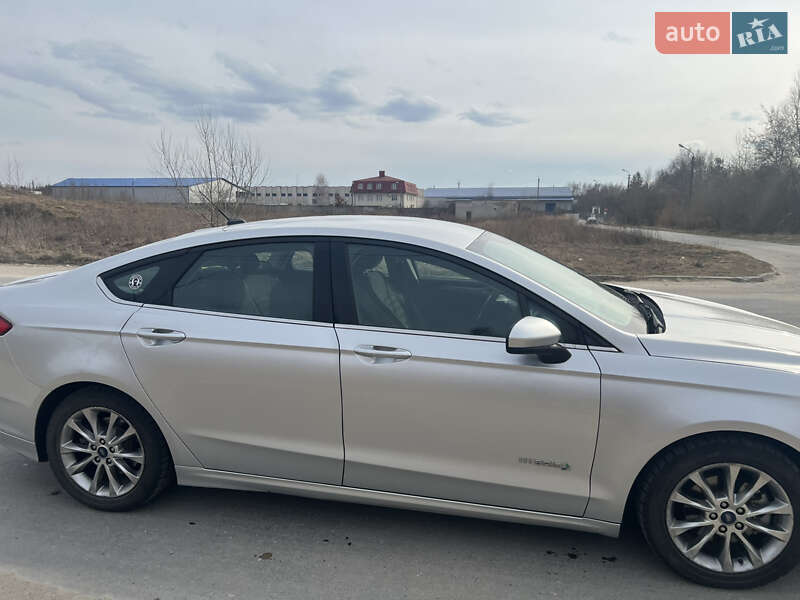 Седан Ford Fusion 2017 в Львове