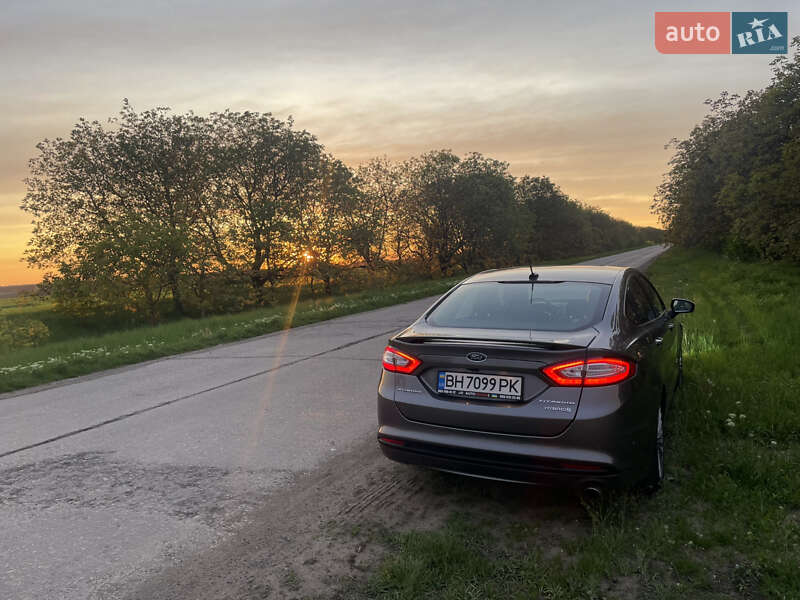 Седан Ford Fusion 2013 в Одесі