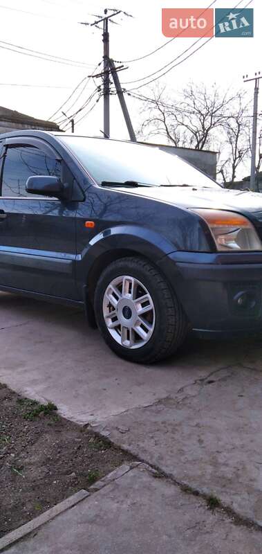 Седан Ford Fusion 2005 в Килии фото 5 Седан Ford Fusion 2005 в Килии