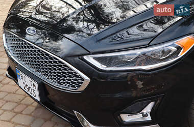 Седан Ford Fusion 2019 в 