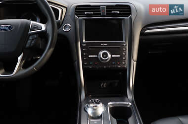 Седан Ford Fusion 2019 в 