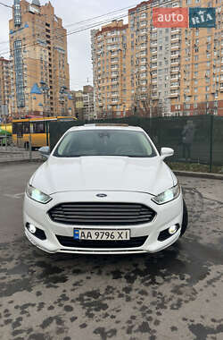 Седан Ford Fusion 2013 в 