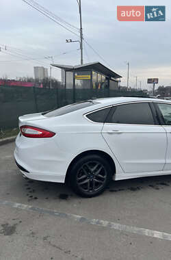 Седан Ford Fusion 2013 в 