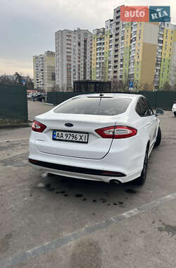 Седан Ford Fusion 2013 в 
