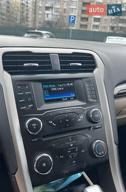 Седан Ford Fusion 2013 в 