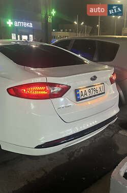 Седан Ford Fusion 2013 в 