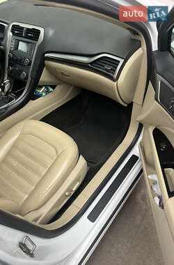 Седан Ford Fusion 2013 в 