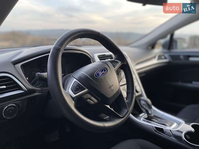Седан Ford Fusion 2015 в Тернополі