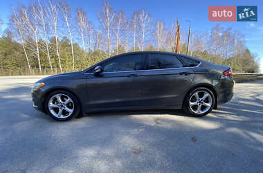 Седан Ford Fusion 2015 в 