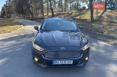 Седан Ford Fusion 2015 в 