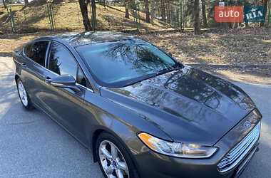 Седан Ford Fusion 2015 в 