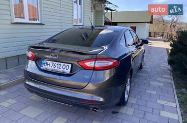 Седан Ford Fusion 2015 в 