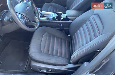 Седан Ford Fusion 2015 в 