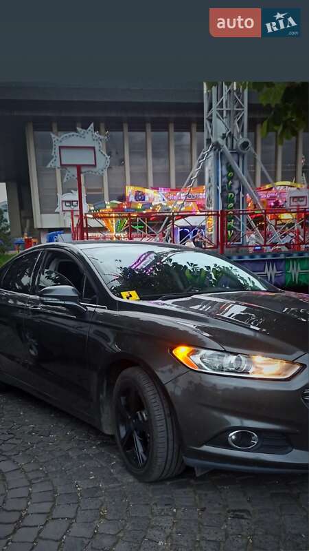 Седан Ford Fusion 2015 в Ужгороде