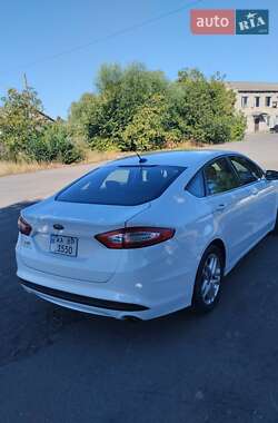 Седан Ford Fusion 2013 в 