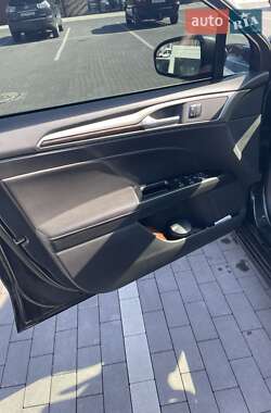 Седан Ford Fusion 2015 в 