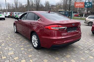 Седан Ford Fusion 2019 в 