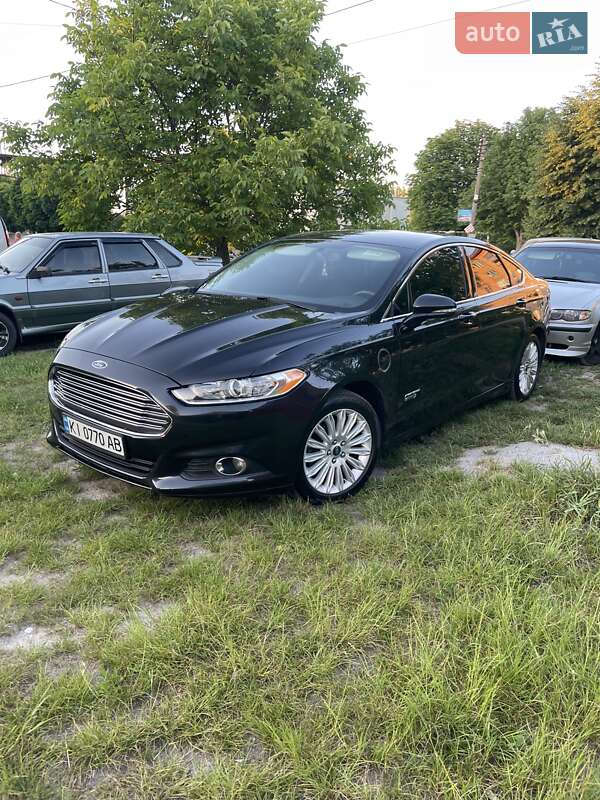 Седан Ford Fusion 2015 в 