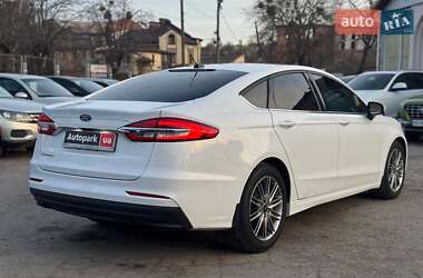 Седан Ford Fusion 2019 в 
