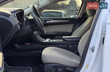 Седан Ford Fusion 2019 в 