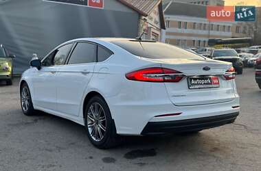 Седан Ford Fusion 2019 в 