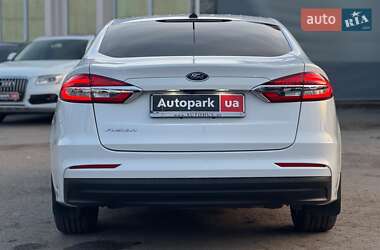 Седан Ford Fusion 2019 в 
