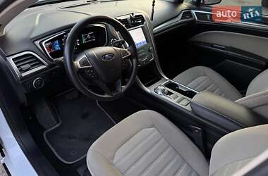 Седан Ford Fusion 2019 в 