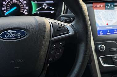 Седан Ford Fusion 2019 в 