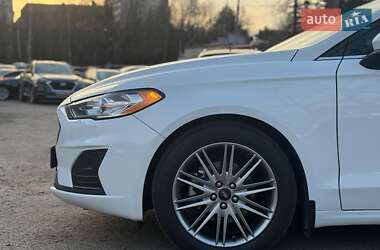 Седан Ford Fusion 2019 в 